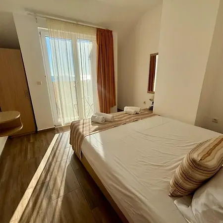 тропикана Hotell