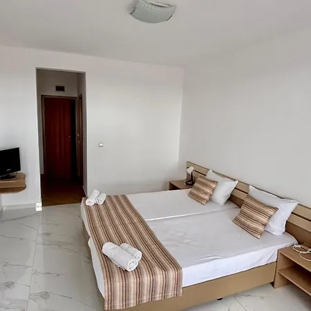 тропикана Otel 2*