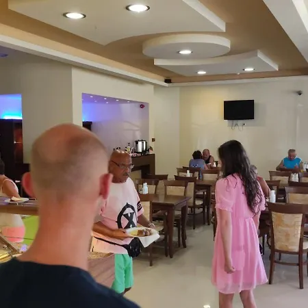 Хотел тропикана